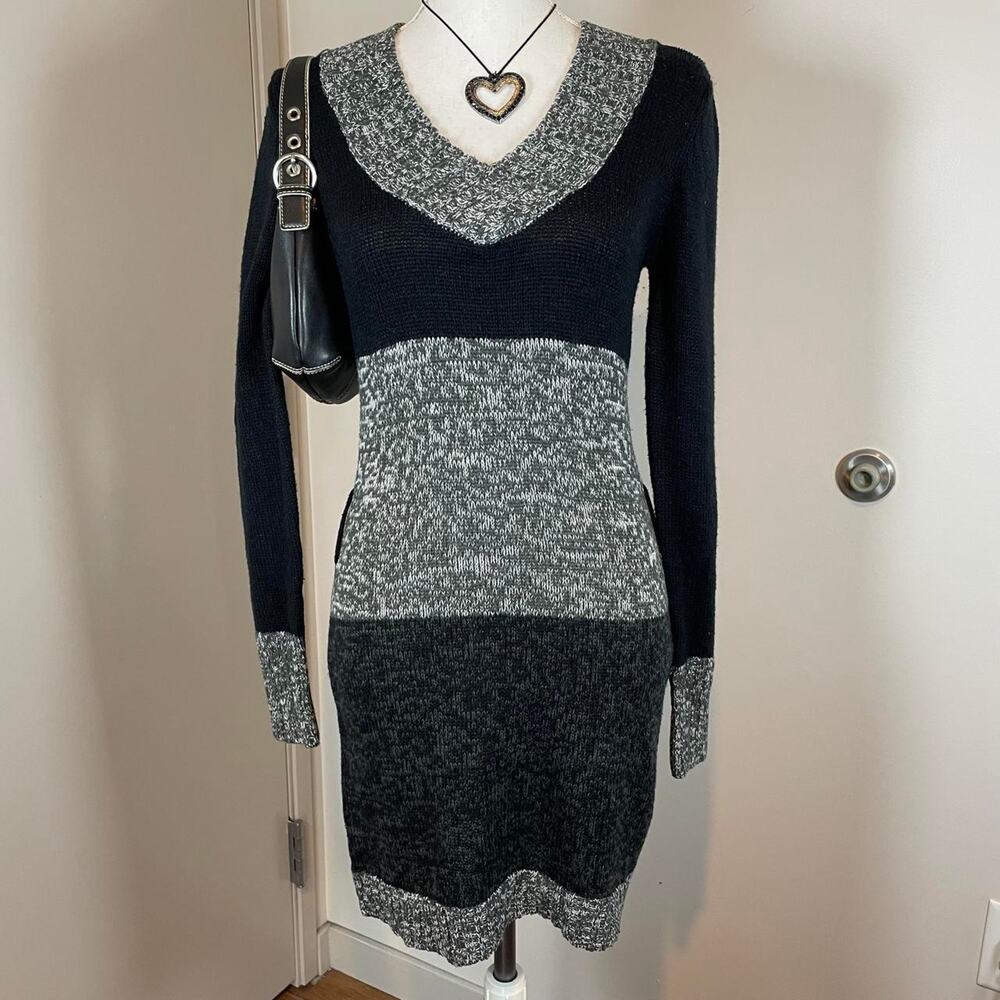 Knit Color block Long Sleeve Cozy V-neck Short Bodycon Sweater Dress